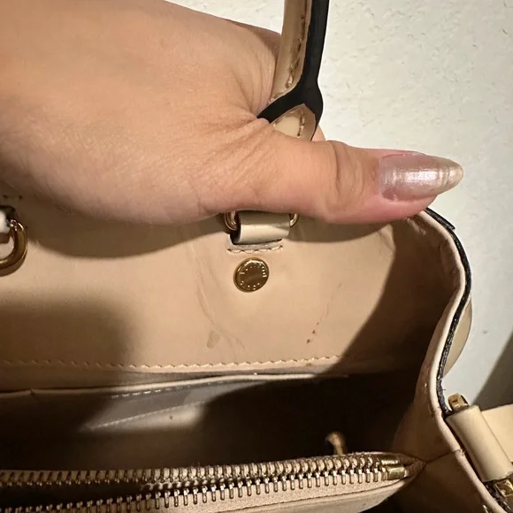 Louis Vuitton Monogram Vernis Montaigne - Patent Leather - Picture 11 of 13